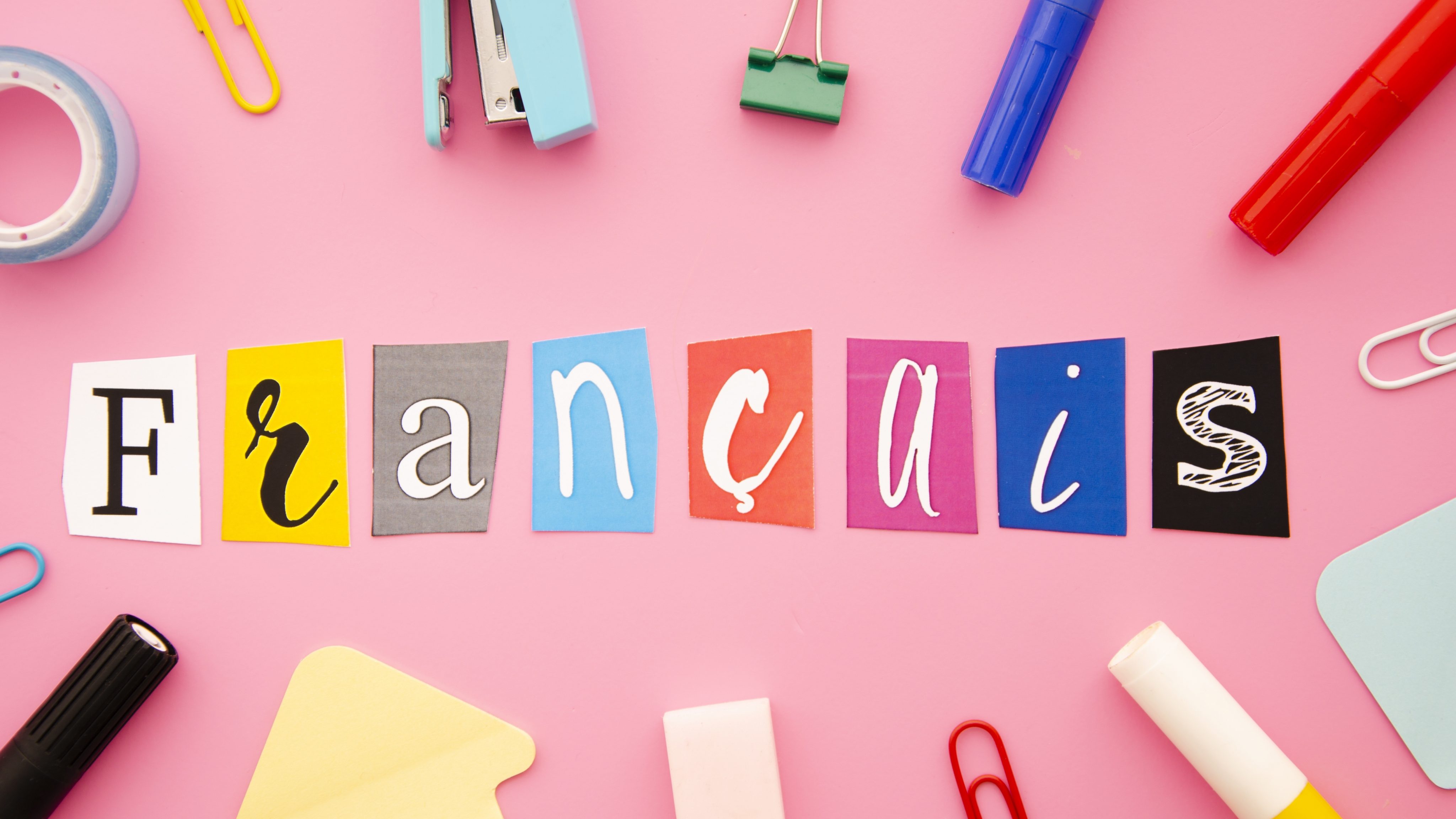 Francais lettering pink background