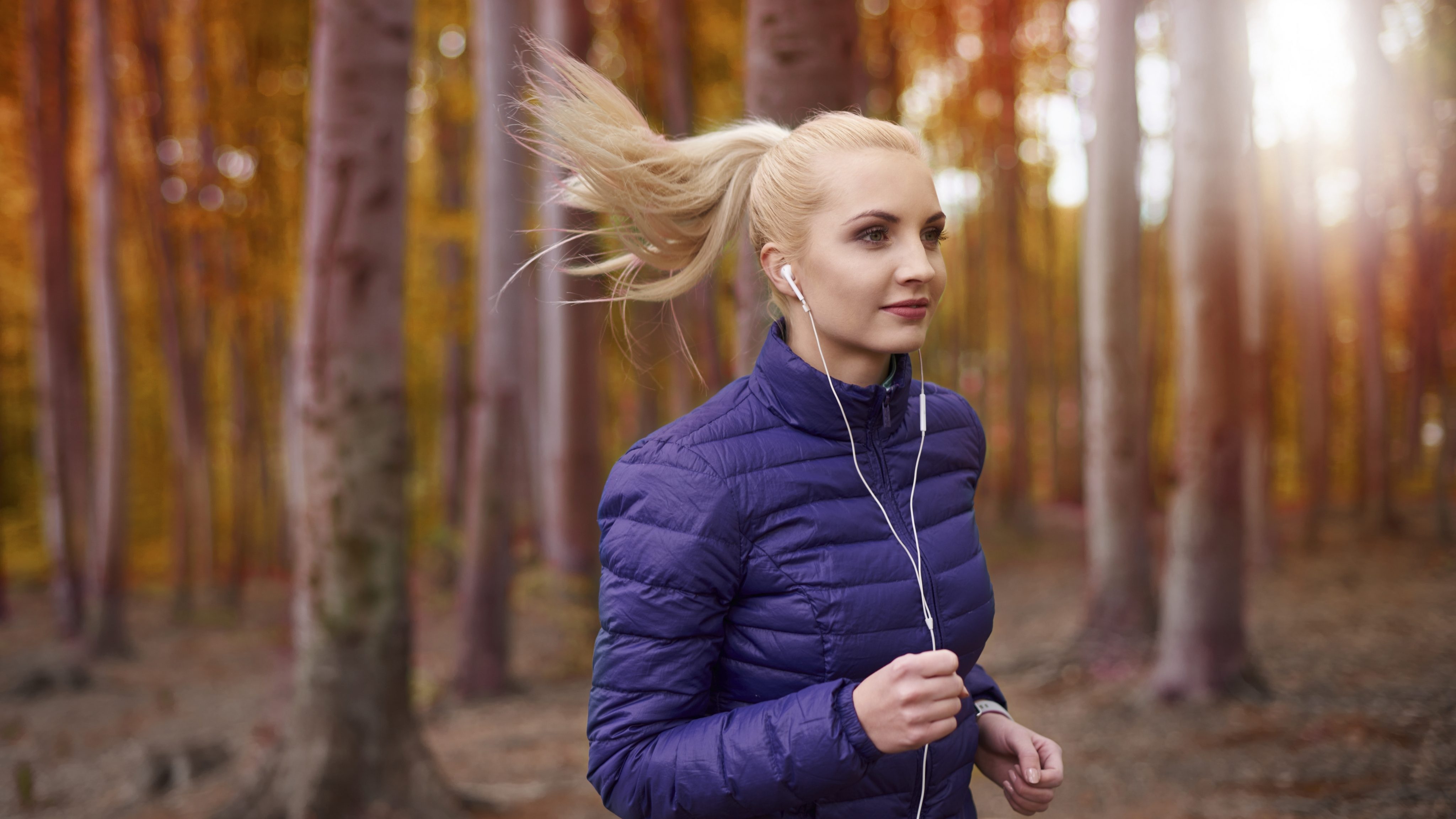 Close up young beautiful woman jogging 1