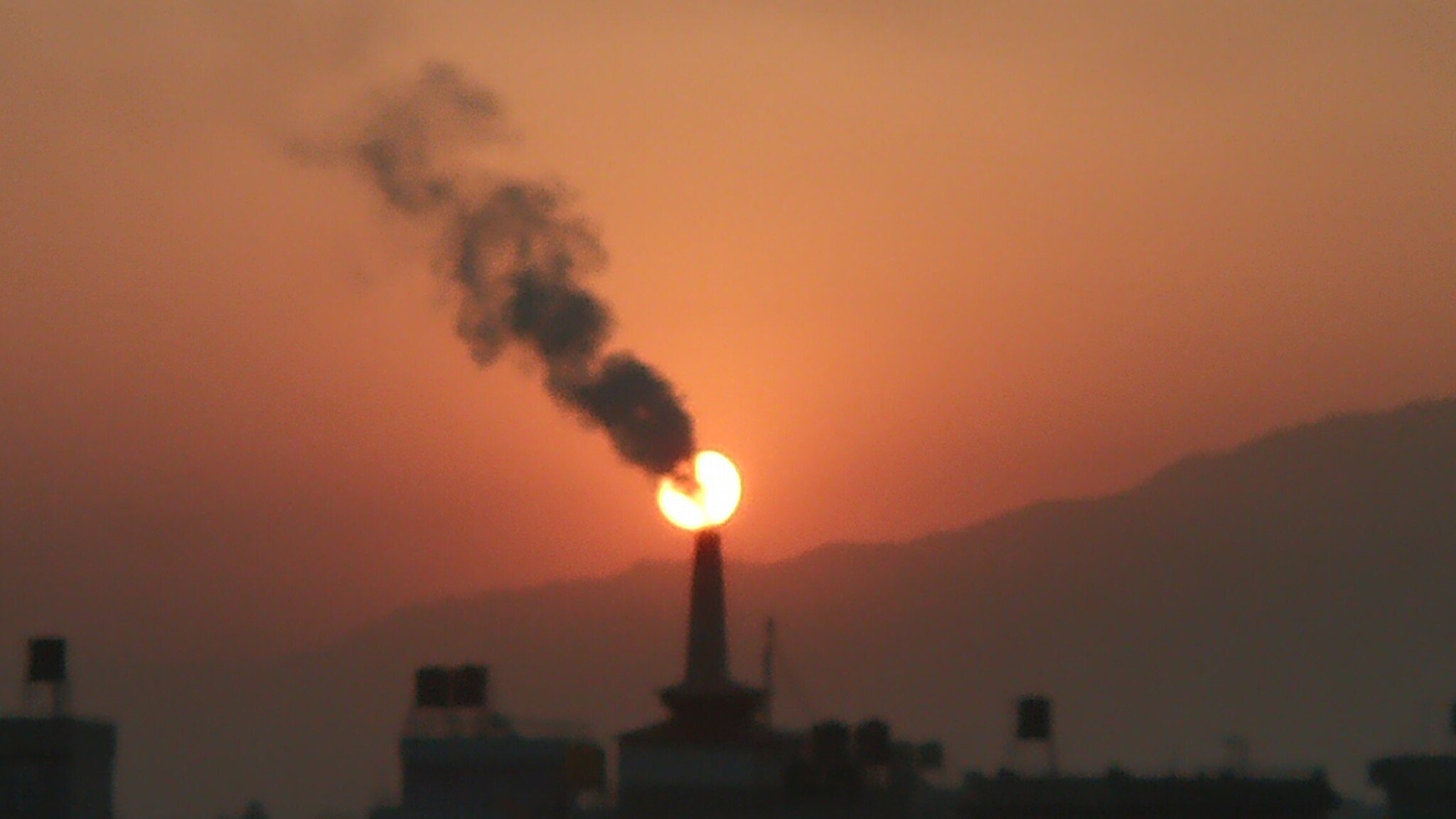 2048px Air pollution2