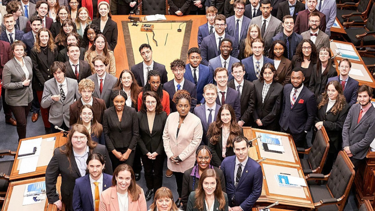 Parlement Jeunesse du Québec Politique sans parti pris