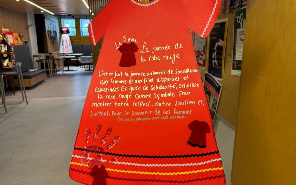 Journee robe rouge 2026 1920px
